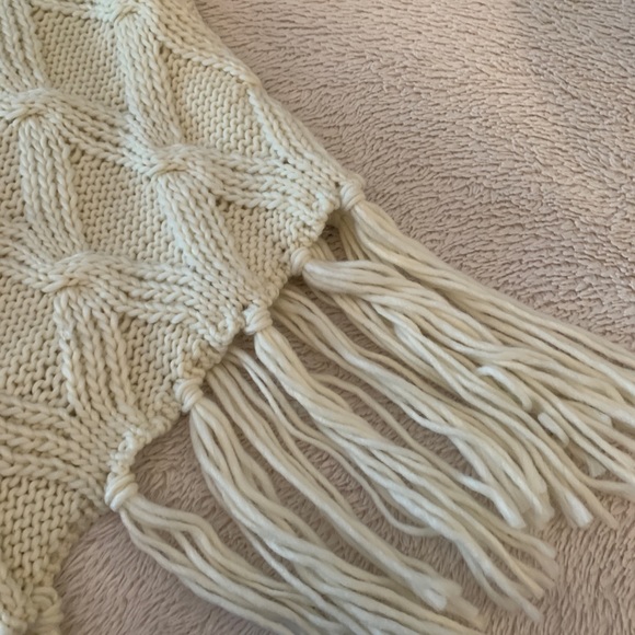 Accessory st cream knit poncho - Picture 2 of 8